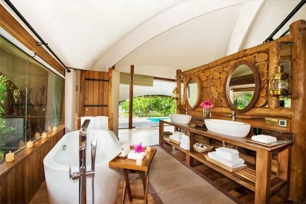 All Inclusive Luxury Cabin with Safari