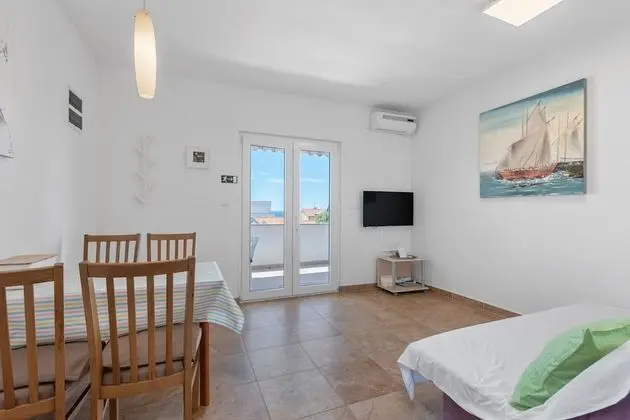 Apart Daire (Uga2 - 70m from the beach - A1-kat(2+)
