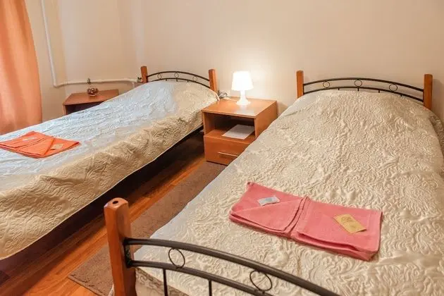 Basic İki Ayrı Yataklı Oda, Ortak Banyo