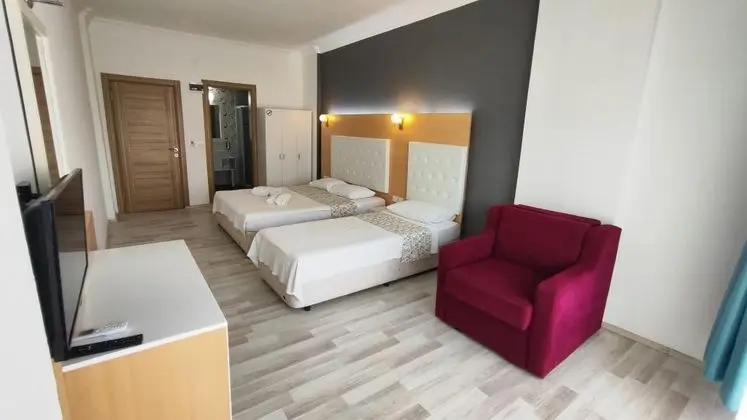 Aile Odası, Bahçe veya Sokak Manzaralı, 1. Kat