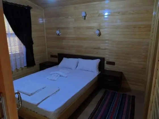 Aile Odası, Bahçe Manzaralı