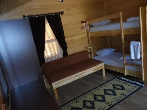 Aile Odası, Bahçe Manzaralı