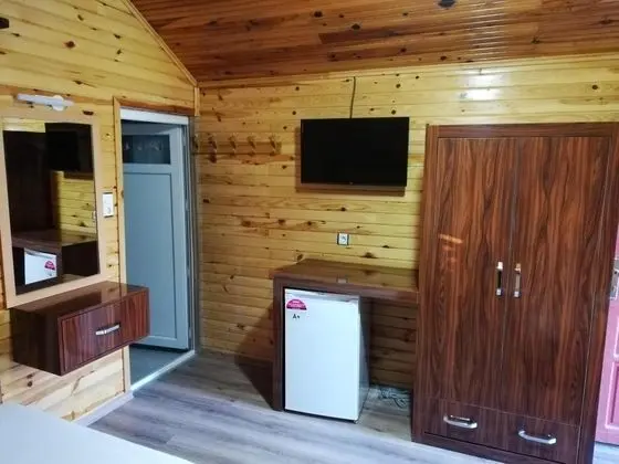 Triple, Bahçe Manzaralı