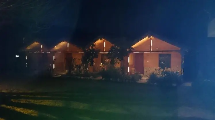 Triple, Bahçe Manzaralı