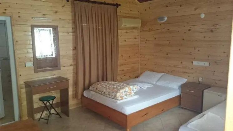 Triple, Bahçe Manzaralı