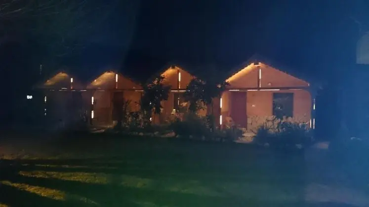 Triple, Bahçe Manzaralı
