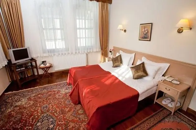 Çift Kişilik, Bahçe Manzaralı