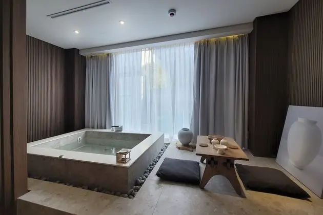 [Main Building] Double Timber Spa (Randomly Selected)
