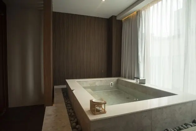 [Main Building] Double Timber Spa (Randomly Selected)