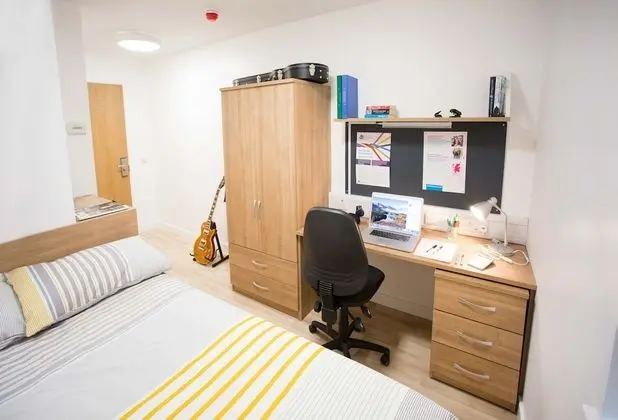 Tek Büyük Yataklı Oda (3/4 Size Small Double Bed)