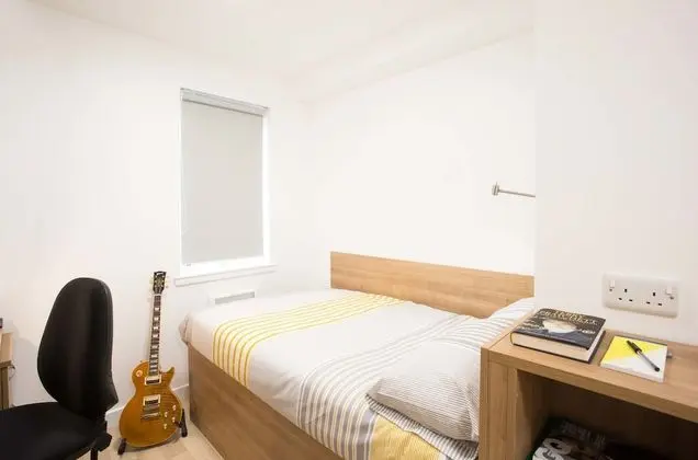 Tek Büyük Yataklı Oda (3/4 Size Small Double Bed)