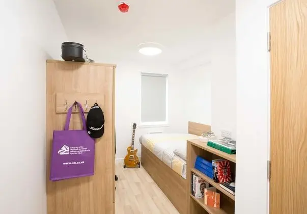 Tek Büyük Yataklı Oda (3/4 Size Small Double Bed)