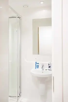 Tek Büyük Yataklı Oda (3/4 Size Small Double Bed)