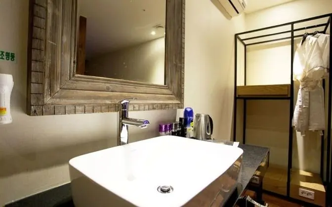 Oda (LUXURY Body Friend Massage Chair)