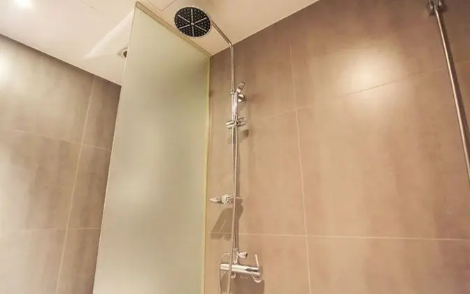 Oda (LUXURY Body Friend Massage Chair)