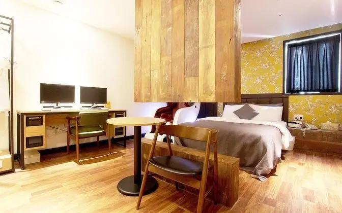 Oda (LUXURY Body Friend Massage Chair)