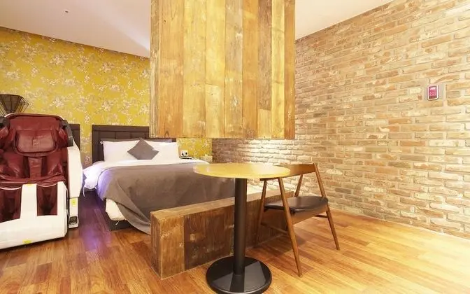 Oda (LUXURY Body Friend Massage Chair)