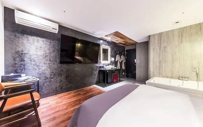 Oda (SUPERIOR Cinema Room & Bag 1PC)