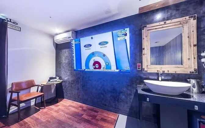 Oda (SUPERIOR Cinema Room & Bag 1PC)