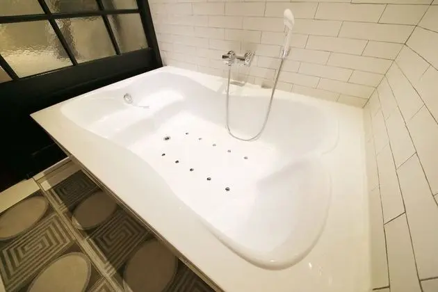 Oda (SUPERIOR Cinema Room & Bag 1PC)