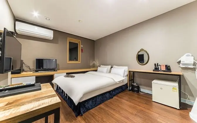 Oda (Premium B (Netflix available + Mini b)