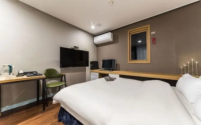 Oda (Premium B (Netflix available + Mini b)