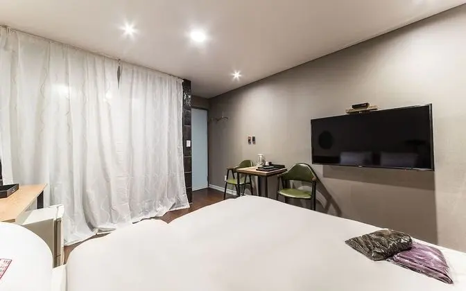 Oda (Premium B (Netflix available + Mini b)