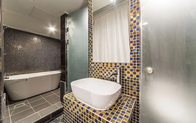 Oda (Premium B (Netflix available + Mini b)