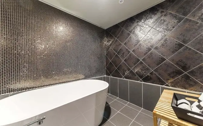 Oda (Premium B (Netflix available + Mini b)