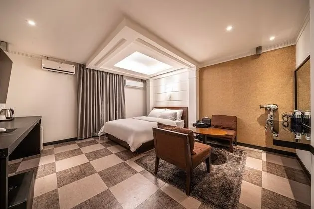 Deluxe Tek Büyük Yataklı Oda