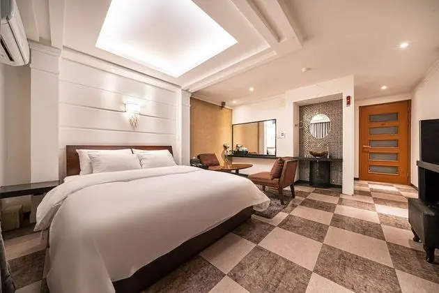 Deluxe Tek Büyük Yataklı Oda