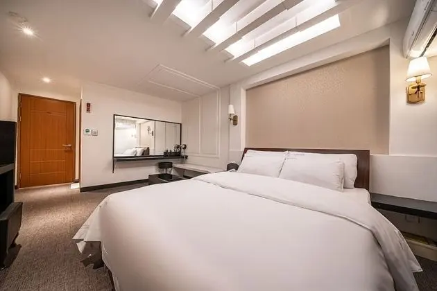 Standard Tek Büyük Yataklı Oda