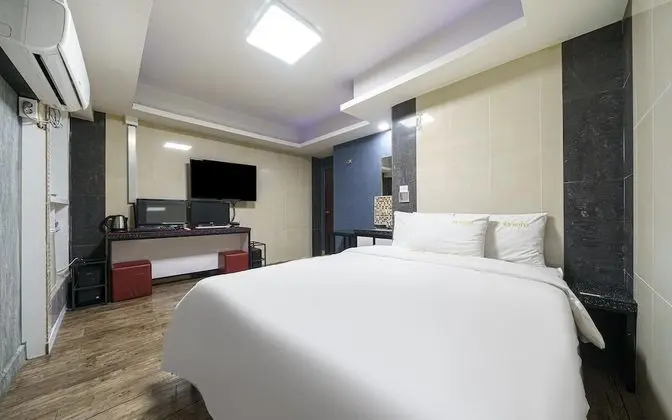 Oda (Couple PC Spa (Netflix available))