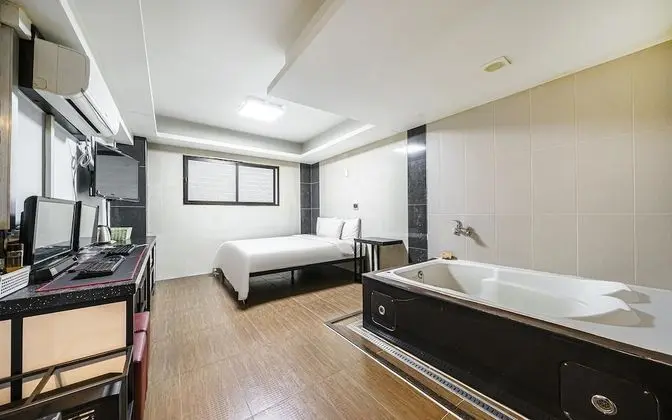 Oda (Couple PC Spa (Netflix available))