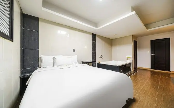 Oda (Couple PC Spa (Netflix available))