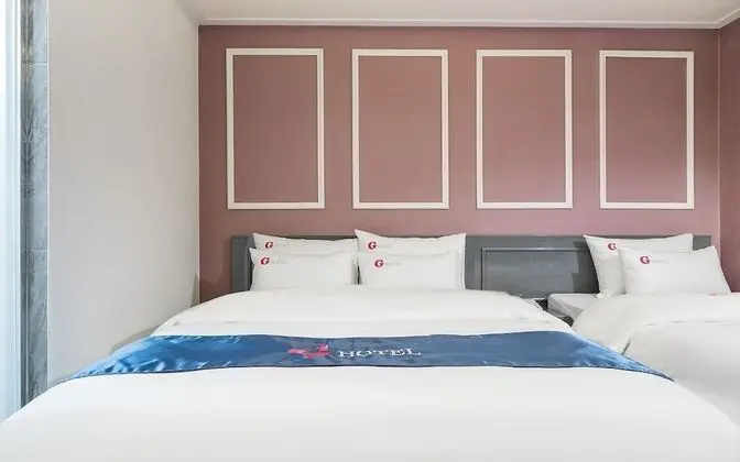 Oda (Twin Beds (Netflix available))