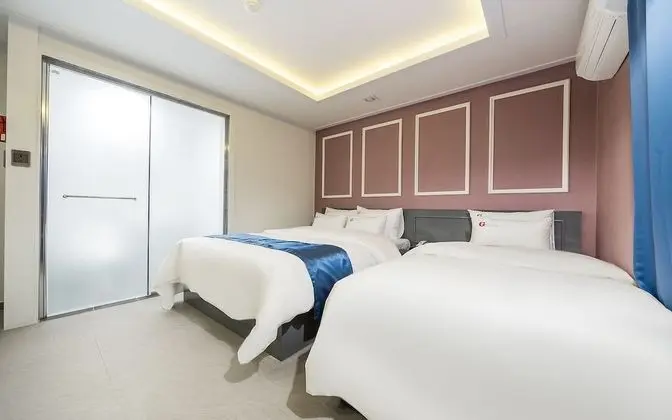 Oda (Twin Beds (Netflix available))