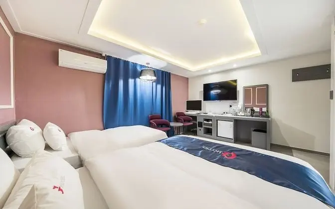 Oda (Twin Beds (Netflix available))