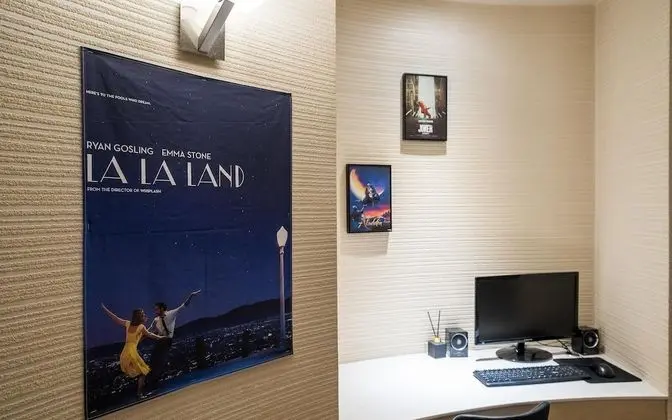 Oda (CINEMA (75-inch Smart TV Netflix & Ot)