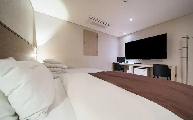 Oda (Deluxe Twin (Double + Single Bed 70-i)