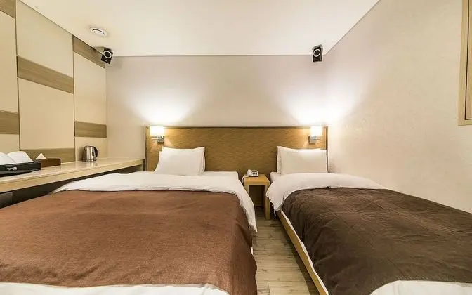 Oda (Deluxe Twin (Double + Single Bed 70-i)