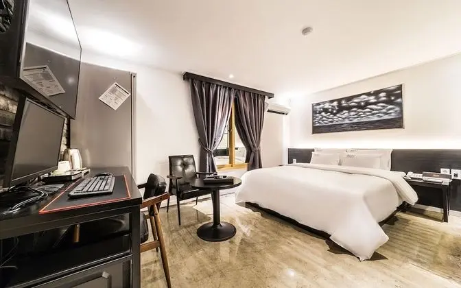 Oda (Semi deluxe rooms (free use of Netfli)