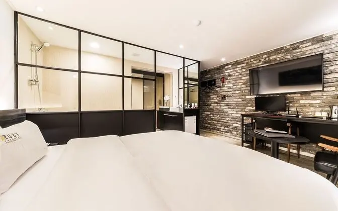 Oda (Semi deluxe rooms (free use of Netfli)