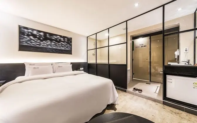 Oda (Semi deluxe rooms (free use of Netfli)