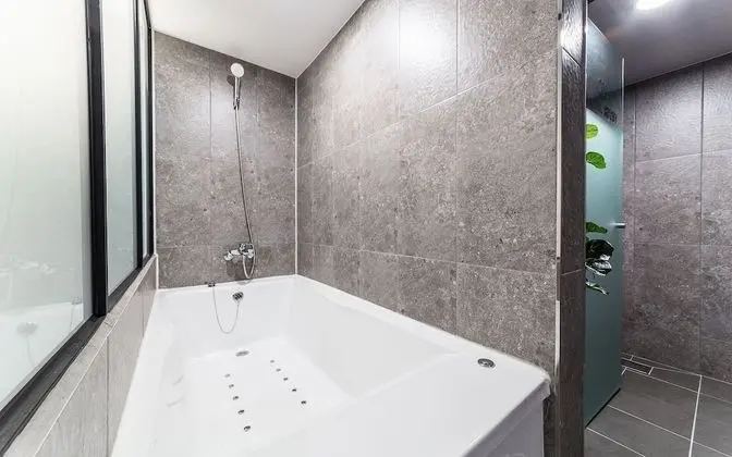 Oda (Semi deluxe rooms (free use of Netfli)