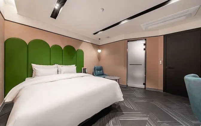 Oda (Deluxe (Free to watch Netflix))