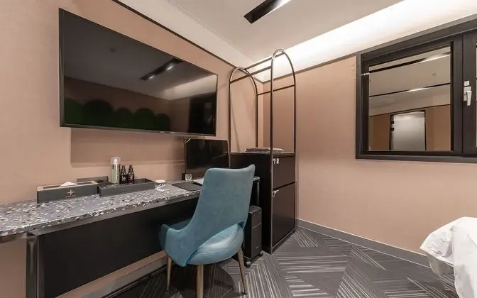 Oda (Deluxe (Free to watch Netflix))