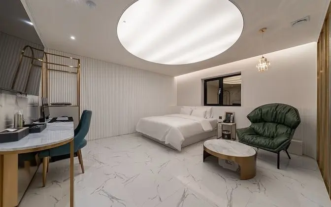 Oda (Premium (Free Netflix watching))