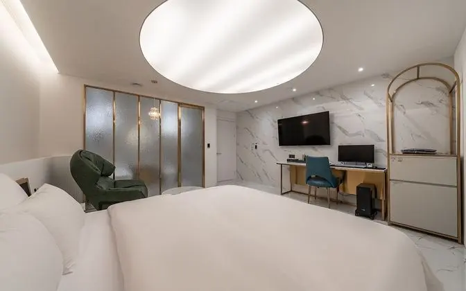 Oda (Premium (Free Netflix watching))