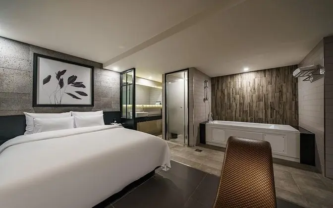 Oda (Premium - Love Chair (Netflix Availab)